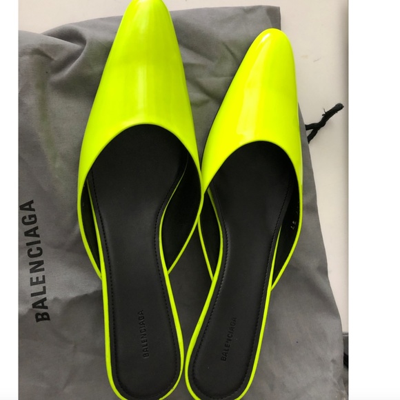 Balenciaga  PATENT LEATHER MULES in neon - Picture 9 of 9